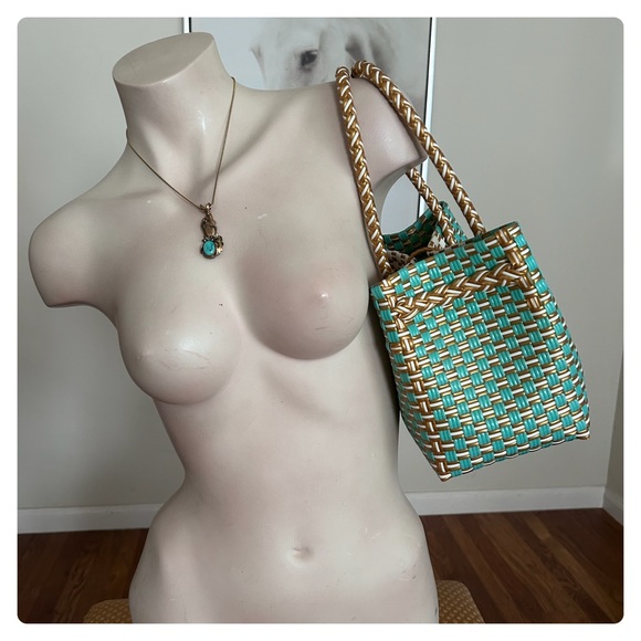 Recycled plastic woven handbag - Picture 3 of 10